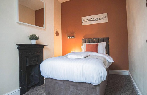 Coventry Hotel | Comfortable 3-bed House in the Heart of Coventry