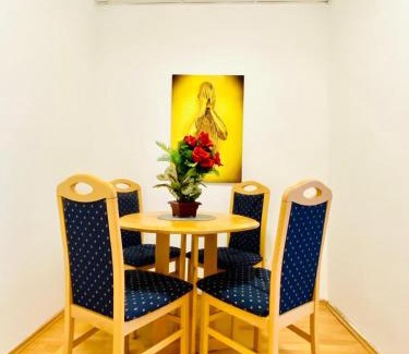 Liesing Apartment | Comfortable 5BR Apt Well Connected Location
