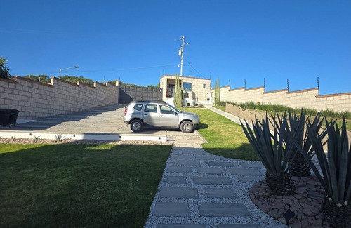 Bernal House | Comfortable, amplia y moderna casa familiar con vista a Pena de Bernal