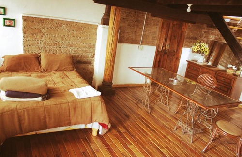 Jocotitlan Hotel | Comfortable and cozy apartment built inside a 17th century house