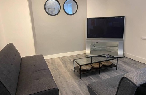 Bridgend Apartment | Comfortable and Modern 2-Bedroom Flat in Bridgend