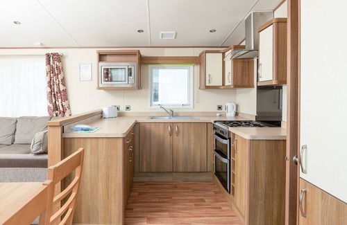 Bridport House | Comfortable and modern pet friendly 12ft-wide caravan.