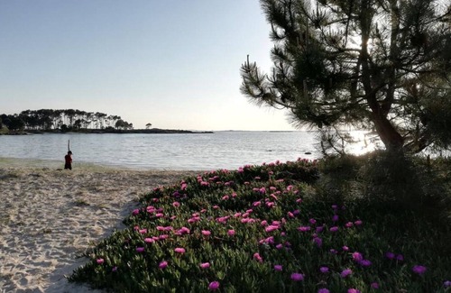Isla de Arosa Apartment | Comfortable apartment Playa Riasón, with breakfast and 2 bikes included