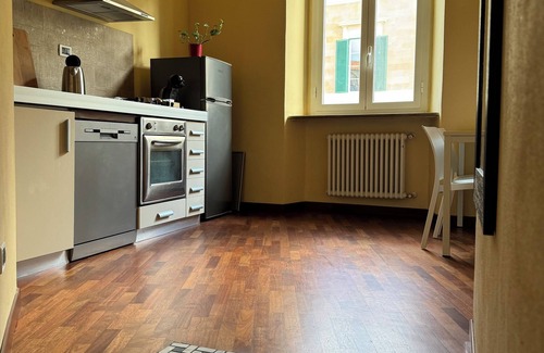 Livorno Apartment | Comfortable apartment near train station, ship boarding, central market.