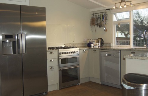 Seaview House | Comfortable Beachfront House With Large Pet & Child-Friendly South-facing Garden