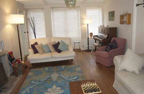 Seaview House | Comfortable Beachfront House With Large Pet & Child-Friendly South-facing Garden