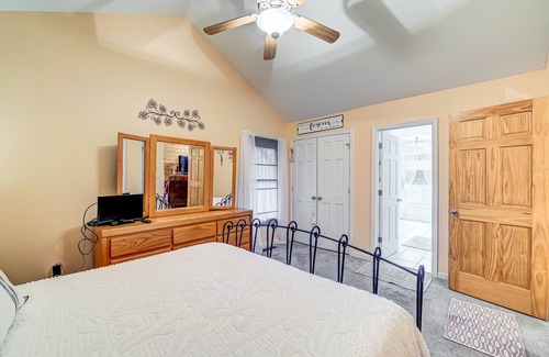 Eagle Mountain Cabin | Comfortable cabin with pool access, lovely deck, fireplace & firepit