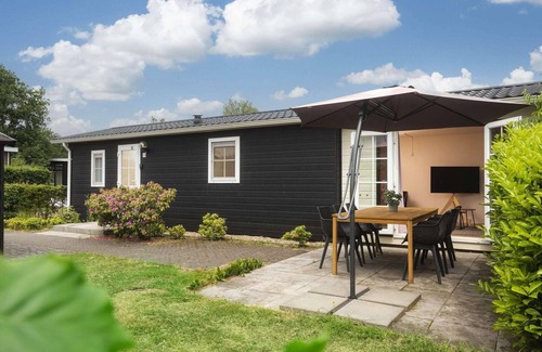 Municipality of Rijssen-Holten Ski Chalet | Comfortable chalet in Rijssen with garden