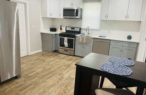Irvington Apartment | Comfortable Clean Apartment close to all major highways, food and entertainment