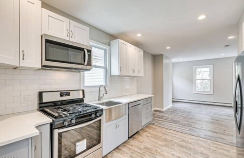 Irvington Apartment | Comfortable Clean Apartment close to all major highways, food and entertainment
