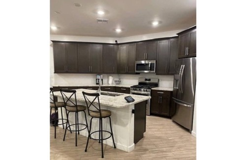 Sunset Farms House | Comfortable, Clean, Spacious 4 bedroom with Pool