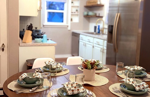 Sioux Falls Cottage | Comfortable & Convenient Home : Sleeps 15