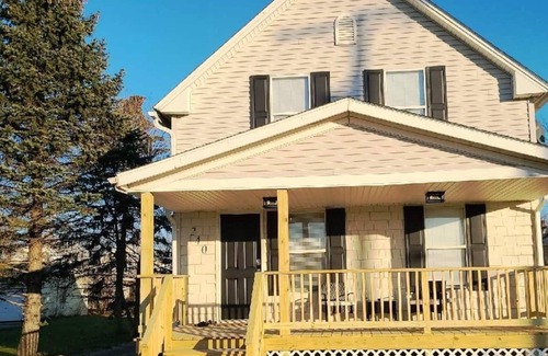 Elyria House | Comfortable, Convenient, & Spacious 3 bedroom home