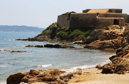 Giens Apartment | Comfortable duplex on the peninsula of Giens facing Porquerolles sea view