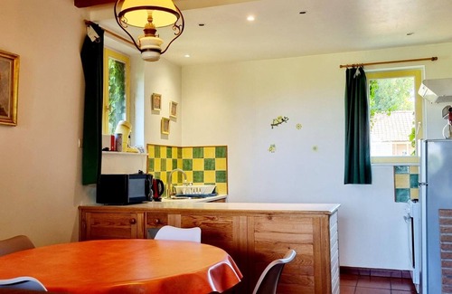 Meteren Cottage | Comfortable farmhouse stay with WIFI and pets allowed