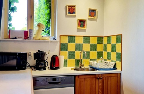 Meteren Cottage | Comfortable farmhouse stay with WIFI and pets allowed