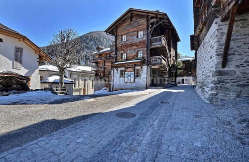 Grimentz Apartment | Comfortable flat for 3 people, living room with 1 double bed, kitchen with dining area, 1 small 1-be