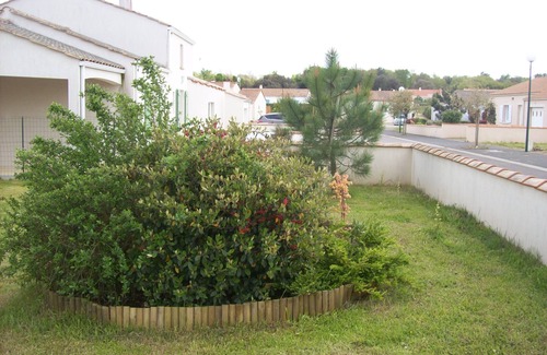 Longeville-sur-Mer House | COMFORTABLE HOUSE SLEEPS 6 WITH ENCLOSED GARDEN NEAR BEACH