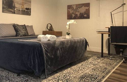 Riverside House | Comfortable get way /Business class/ Family with Free Wi-Fi.