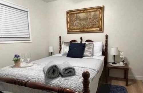 Rialto House | Comfortable getaway 3 bedroom with free Wi-Fi.