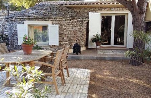Bonifacio House | Comfortable haven of peace with terrace and garden
