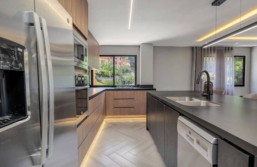 El Tesoro Apartment | * Comfortable Heaven: 3 Bed