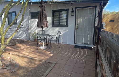 Rancho Feliz House | Comfortable Home Away from Home - Oro Valley Guest House