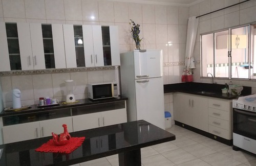 Ipiranga House | Comfortable home with 1 bedroom, furnished, full kitchen, pool next door.