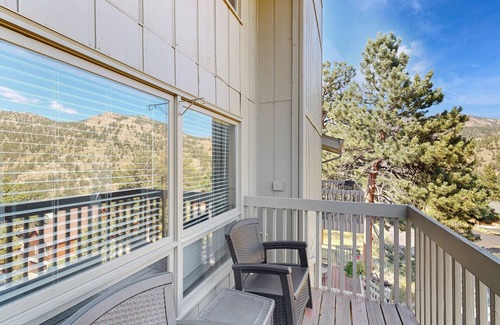 Fall River Estates Condo | Comfortable home with breathtaking mountain views and high-speed WiFi
