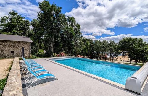 Lapte Cottage | Comfortable lodge with heated pool, for 23 people, perfect for families and friends