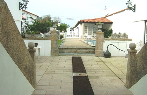 Rates Villa | Comfortable manor house with pool, for large groups. Beaches at 6km.