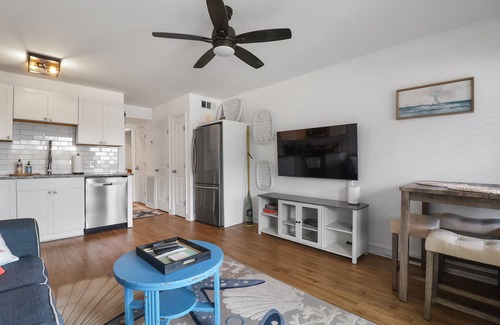 Tybee Island Condo | Comfortable, Modern Beach and Racquet Condo | Pool