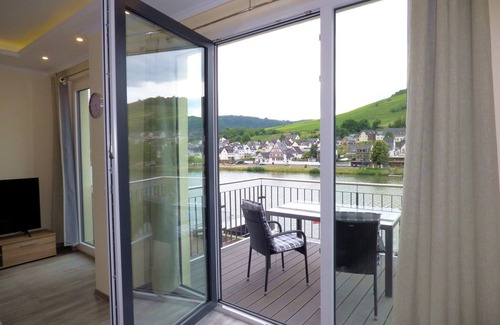 Zell Apartment | Comfortable, newly renovated apartments with a view of the Moselle