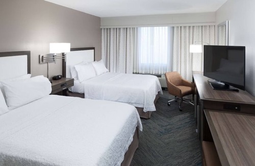 Downtown Fort Lauderdale Hotel | Comfortable Pet-Friendly Stay with Pool and Free Hot Breakfast Daily