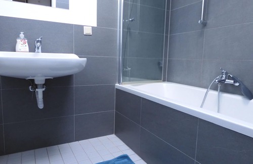 Kaisermuhlen House | Comfortable, relaxing Family House next to Lake Alte Donau.