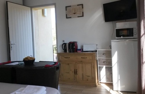 Solaro Apartment | Comfortable room - 1 star Office Tourisme - 2 pers - Swimming pool - Walking distance to the beach