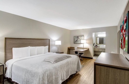 Addison Hotel | Comfortable Stay Near Addison Circle Park - Couple Stay w/Pool Access