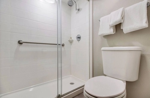 Addison Hotel | Comfortable Stay Near Addison Circle Park - Couple Stay w/Pool Access