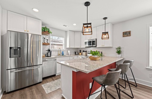 Cartersville House | Comfortable & Stylish New House - 10min to LakePoint!
