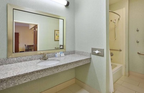South Bend Hotel | Comfortable Suite w/Indoor Pool Access & Complimentary Hot Breakfast