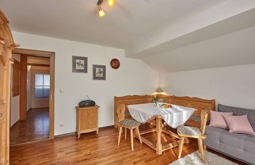 Entfelden Apartment | Comfortable three-room vacation apartment with kitchen and south-facing balcony
