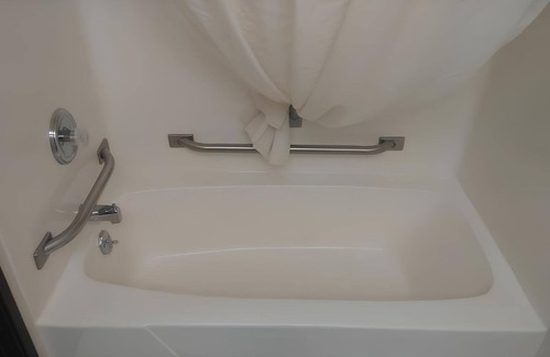Wautoma Hotel | Comfortable Unit Close to Mount Morris & Local Restaurants