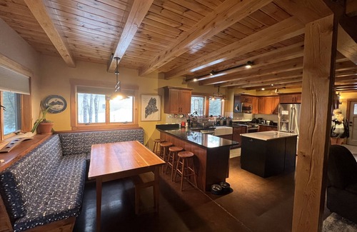 Carrabassett Valley House | Comfortable mountainside living w/large outdoor patio, super close to golfing