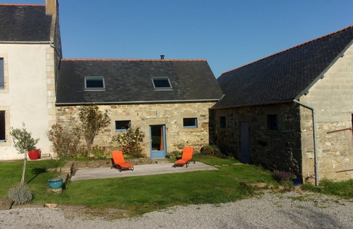 Plomodiern House | Comfortable vacation home in the country of myths and legends