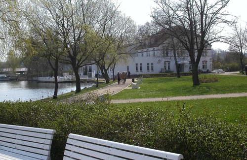 Krakow am See House | Comfortable vacation home with a sauna and whirlpool directly by the lake