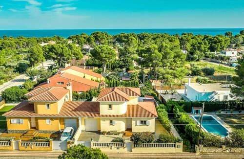 Les Tres Cales Villa | Comfortable villa with pool coves and beaches at 300 meters
