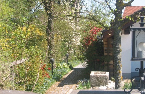 Ebersberg District Apartment | Comfortably furnished comfort apartment in a self-inhabited country house