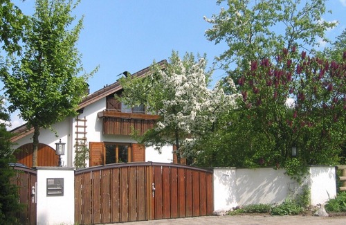 Ebersberg District Apartment | Comfortably furnished comfort apartment in a self-inhabited country house