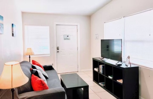 Pine Castle House | Comfy 1Bed/1Bath/Full Kitchen & Yard, Minutes from Airport & Near Everything