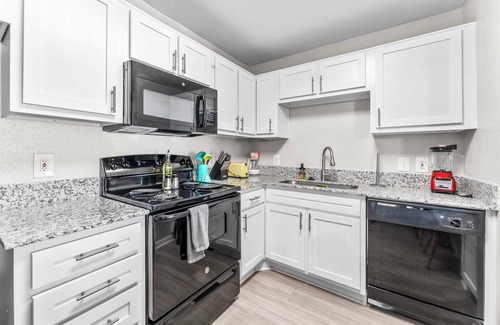 Pleasant Valley Apartment | Comfy 2BR King Suite w Gym close to DT